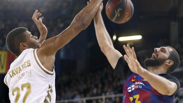 Tavares y Mirotic, durante El Clásico