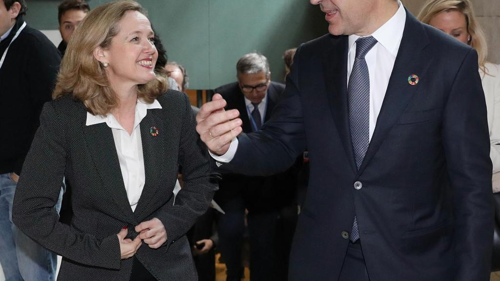 Carlos Torres Vila, presidente de BBVA, junto a Nadia Calviño, ministra de Economía y Empresa, durante la COP25.