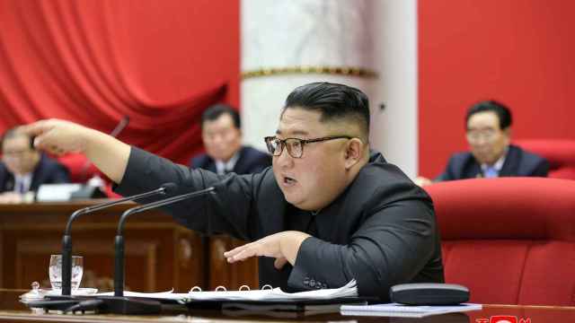 Kim Jong Un, asiste a la 5ª Reunión Plenaria del 7º Comité Central del Partido de los Trabajadores.