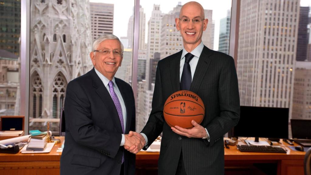 David Stern y Adam Silver en el momento del relevo en el Comisionado de la NBA