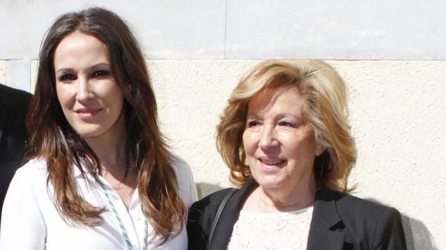 Malú con su madre, en la entrega de medallas de Andalucía 2015