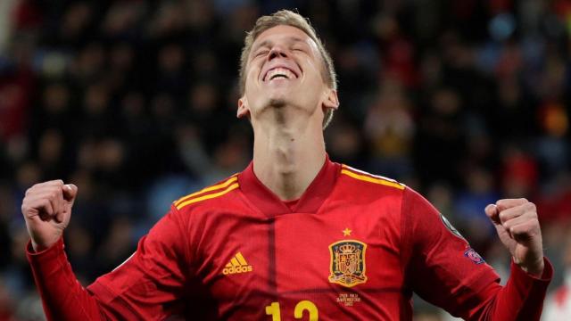 Dani Olmo celebra su primer gol con la Selección absoluta