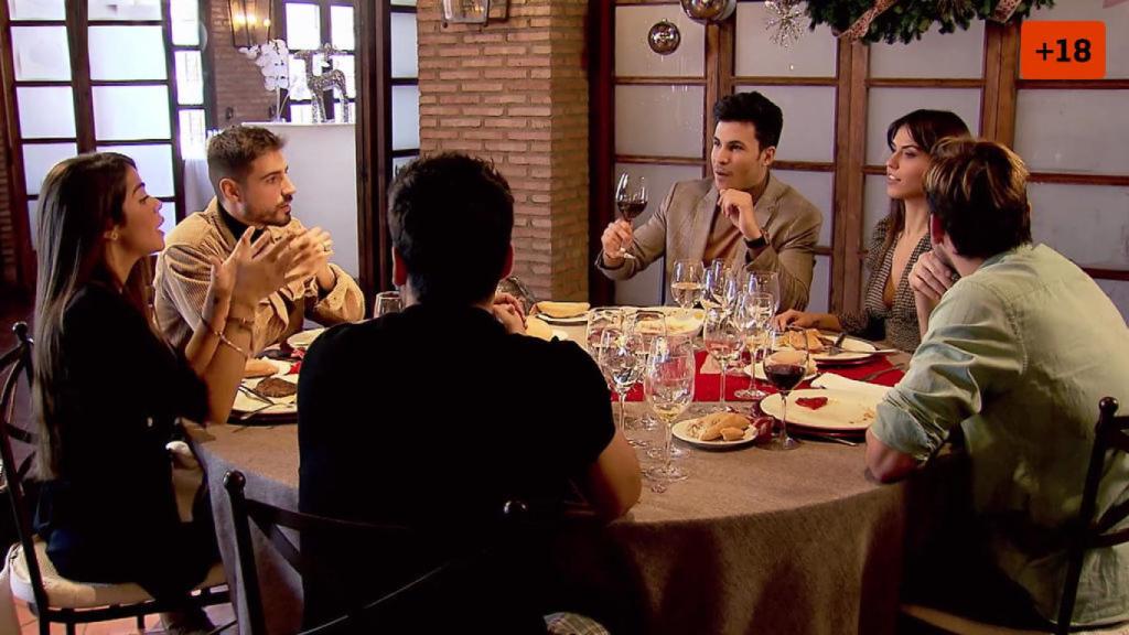 La cena en Mad Merry Christmas