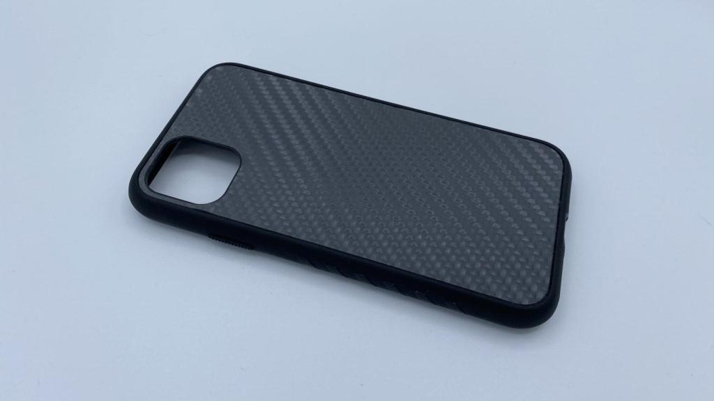 Funda dbrand con skin aplicada