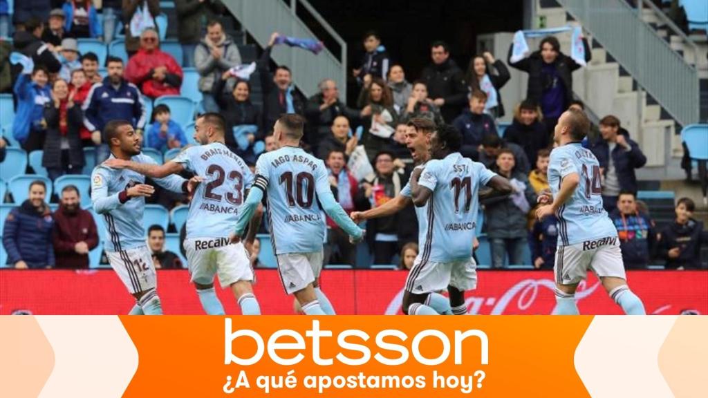 Los jugadores del Celta celebran un gol