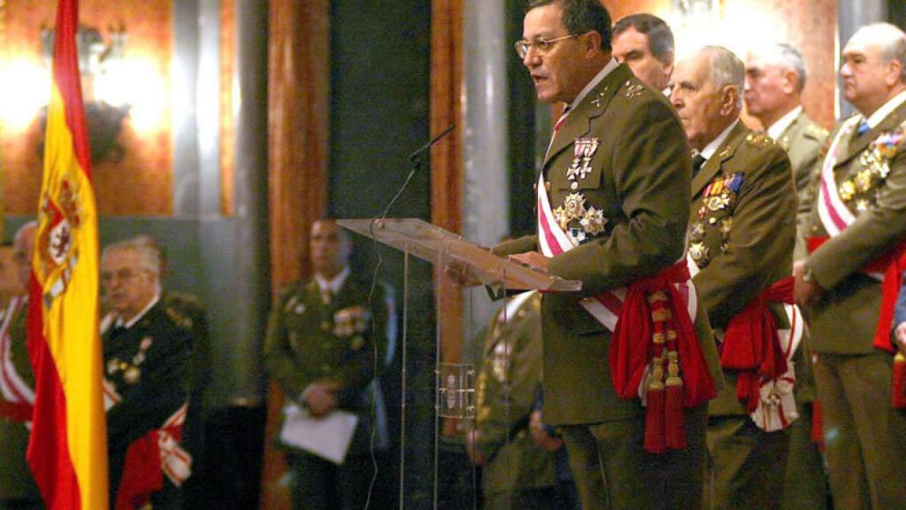 El teniente general José Mena Aguado, durante su discurso en la Pascua Militar de 2006.