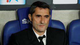 Ernesto Valverde, en el banquillo de Cornellà durante el Espanyol - Barcelona