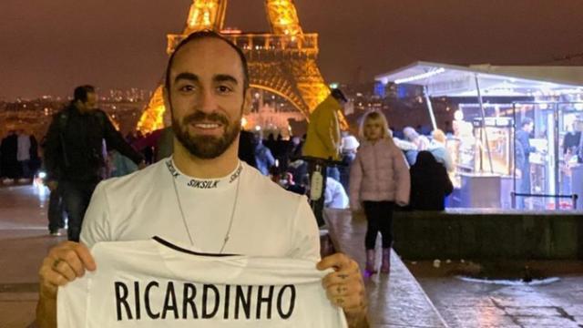 Ricardinho firma con el AACS FC