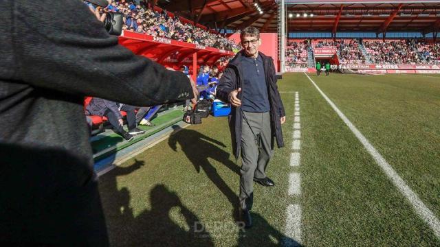 El primer día en la oficina de Fernando Vázquez: los vídeos del entrenador del Dépor