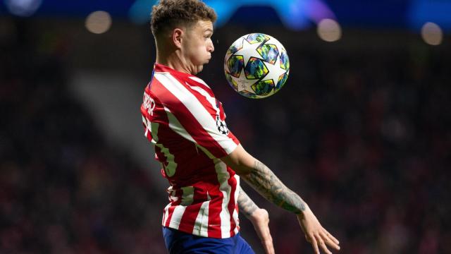 Trippier en un encuentro con el Atlético de Madrid