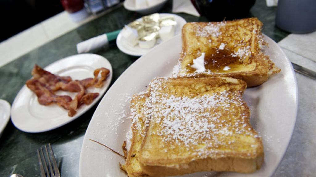 Un desayuno de bar hipercalórico.