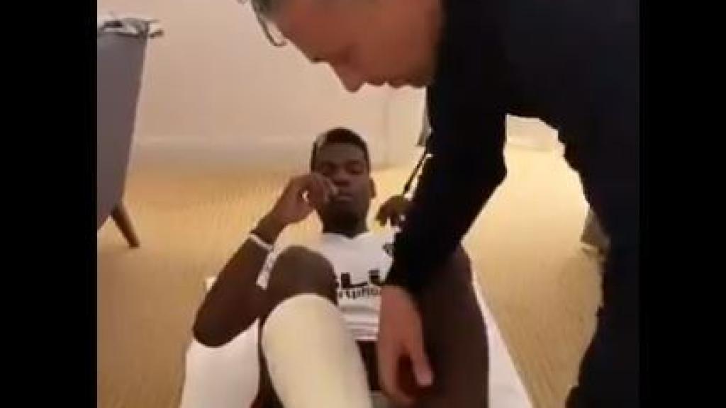 Paul Pogba se ejercita con la camiseta del Valencia