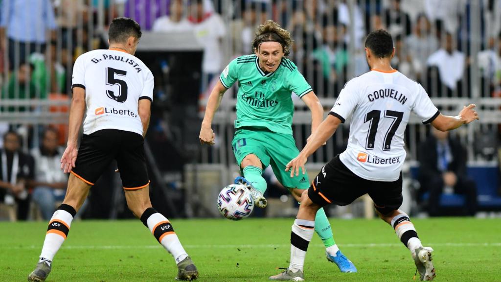 Luka Modric marca el tercer gol del Real Madrid al Valencia