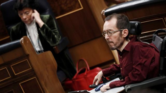 Pablo Echenique, durante la segunda y definitiva votación para investir a Pedro Sánchez.