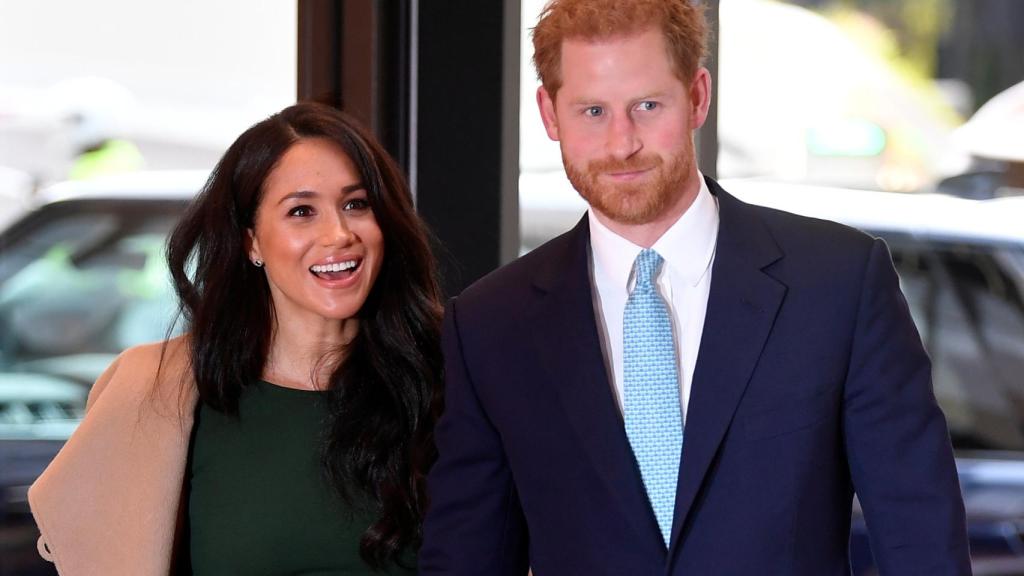 Harry y Meghan han dado un paso atrás y se alejarán de Buckingham.