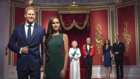 Detalle de cómo se encuentran en la actualidad las figuras de Harry y Meghan en el muso de cera de Londres.