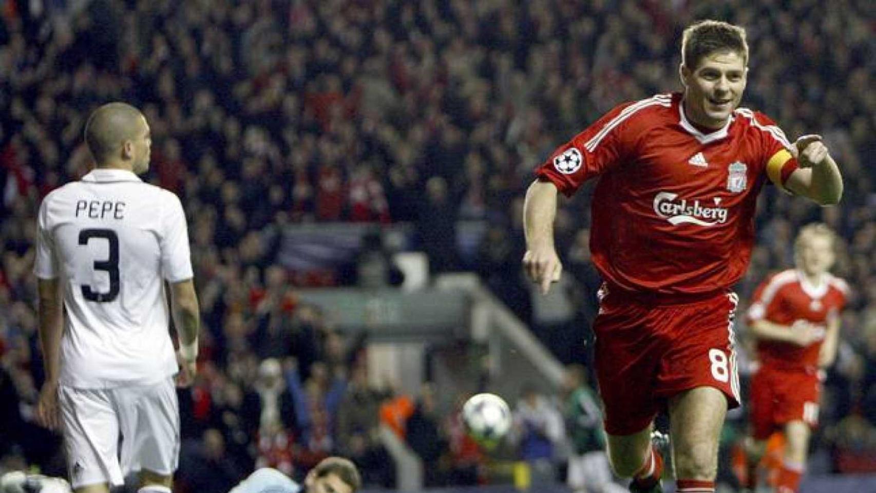 Gerrard, en 2009 contra el Real Madrid