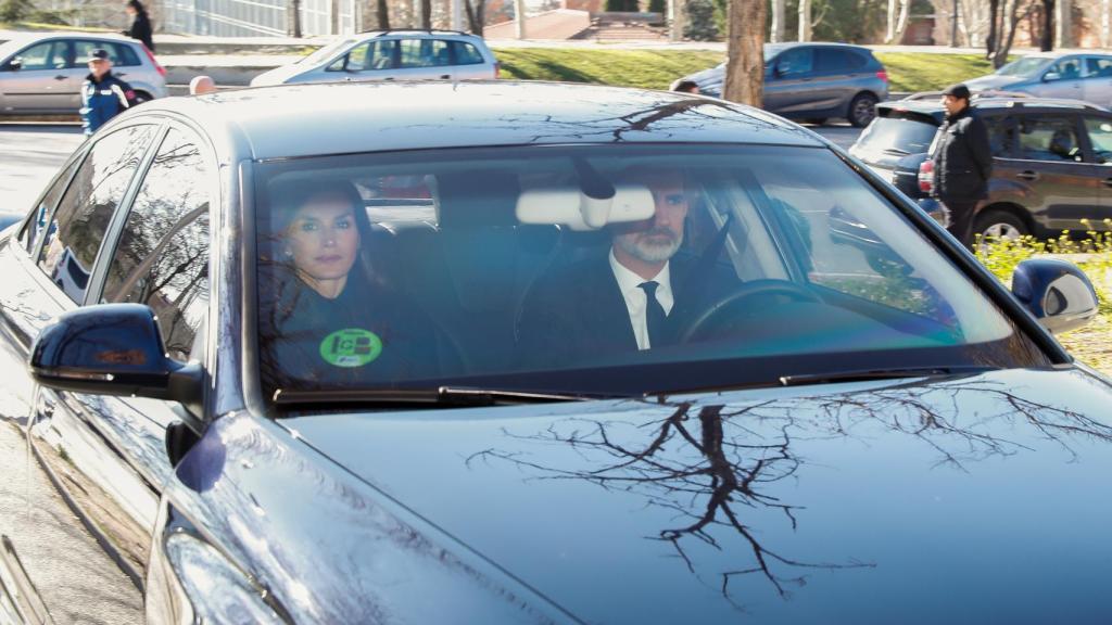 Felipe y Letizia llegando al cementerio de San Isidro en Madrid.