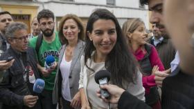 Rocío Monasterio, durante la protesta frente a un centro de menas