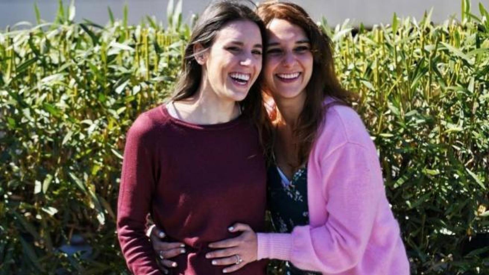 Noelia Vera junto a su amiga y ahora jefa en el Ministerio de Igualdad, Irene Montero.