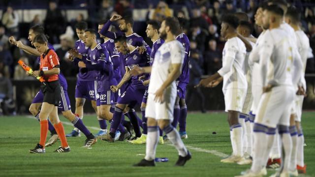 Los jugadores del Valladolid celebran la clasificación