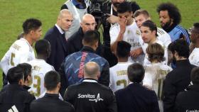 Zidane, durante la charla en la Supercopa de España