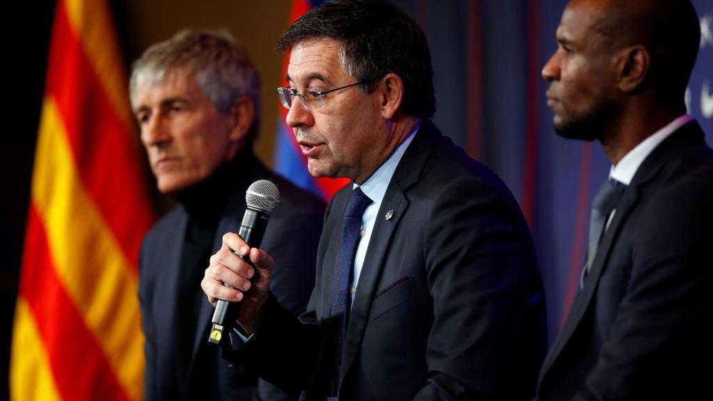 Quique Setién, Josep Maria Bartomeu y Éric Abidal