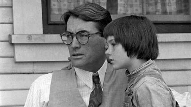 La ejemplaridad pública de Atticus Finch, personaje de 'Matar a un ruiseñor', consiste en luchar valiente y serenamente contra las creencias de un entorno dominado por la pobreza y el miedo
