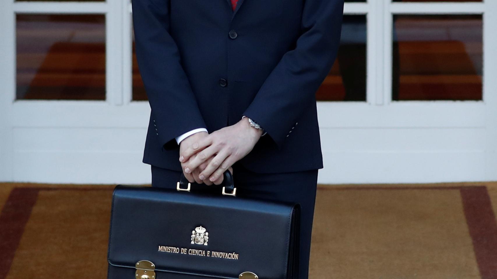 El ministro de Ciencia, Pedro Duque, llegando a la primera reunión del gabinete en el Palacio de la Moncloa.