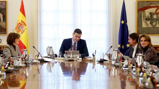 Pedro Sánchez preside el primer Consejo de Ministros, celebrado este martes en el Palacio de la Moncloa.