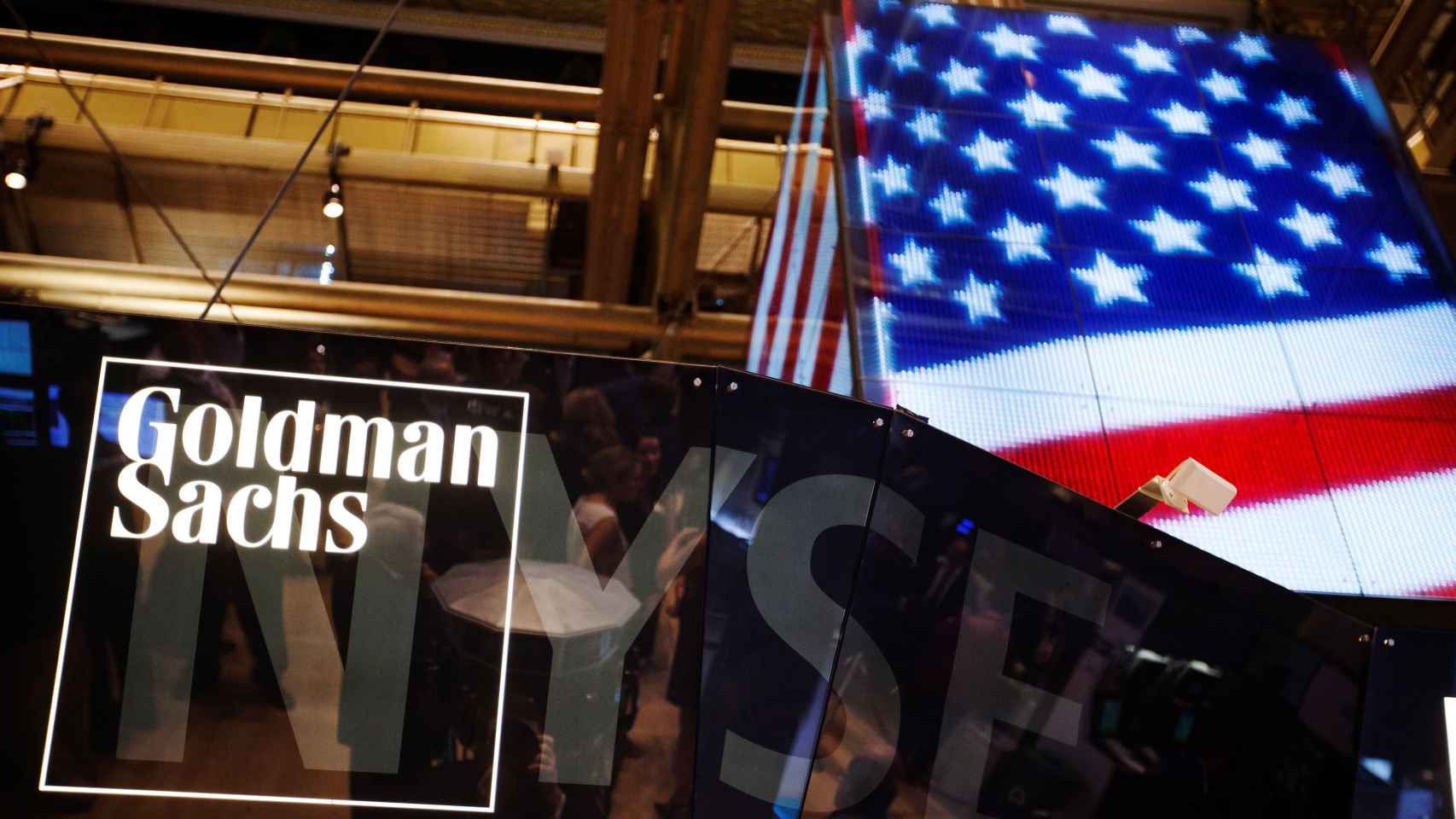 Un rótulo de Goldman Sachs en la Bolsa de Nueva York.