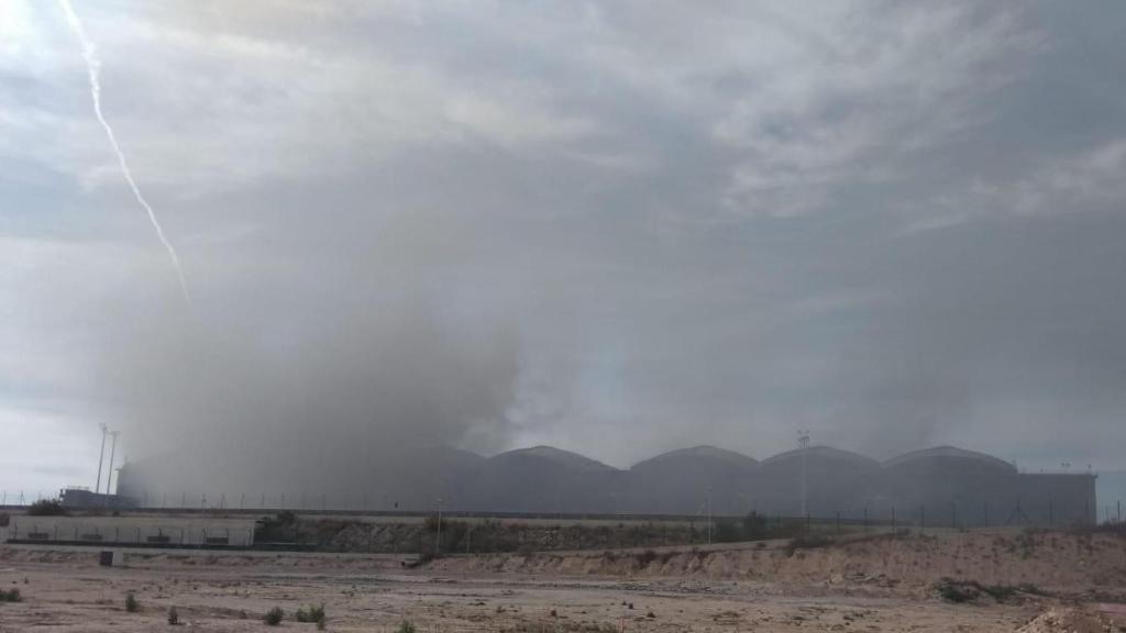 Incendio en el aeropuerto de Alicante este miércoles.