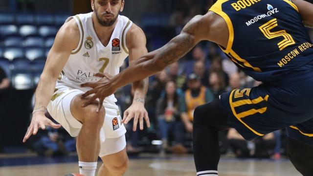 Campazzo y Booker, durante el partido de Euroliga entre Khimki y Real Madrid