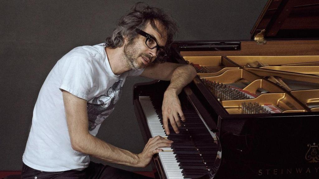 El pianista británico James Rhodes actuará en el Auditorio de Ferrol el 21 de marzo