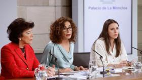 Celáa, María Jesús Montero e Irene Montero en la rueda de prensa del Consejo de Ministros