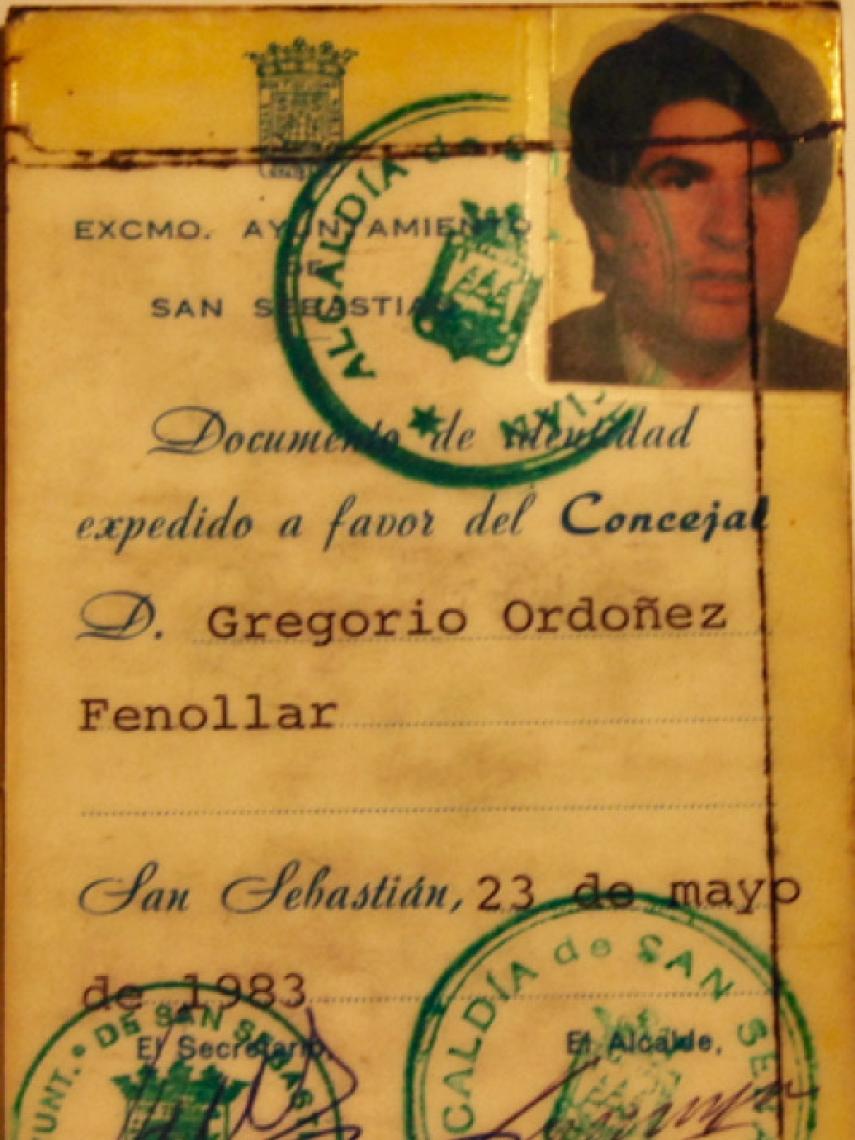 Carné de Gregorio Ordóñez de concejal del Ayuntamiento de San Sebastián.