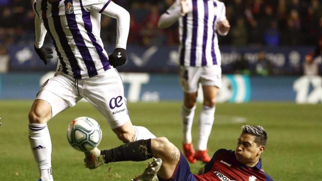 Guardiola y Chimy Ávila, durante un momento del partido