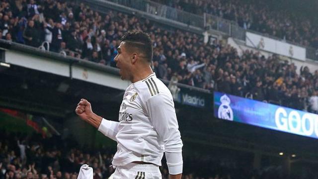 Casemiro celebra un gol del Real Madrid en el Santiago Bernabéu