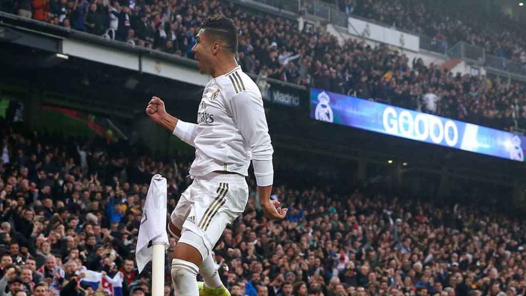 Casemiro celebra un gol del Real Madrid en el Santiago Bernabéu
