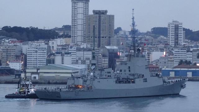 Las fragatas Cristóbal Colón y Navarra, en el Puerto de A Coruña y con acceso libre