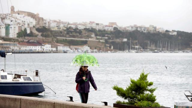 Lluvias en el norte peninsular y descenso térmico en el interior este sábado.