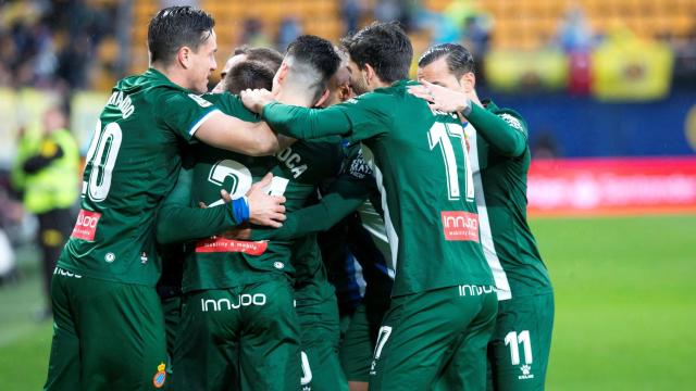 Los jugadores del Espanyol celebran uno de los goles del partido