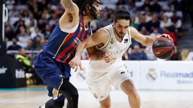 Campazzo y Henry porfían durante el partido de Liga Endesa entre Real Madrid y Baskonia