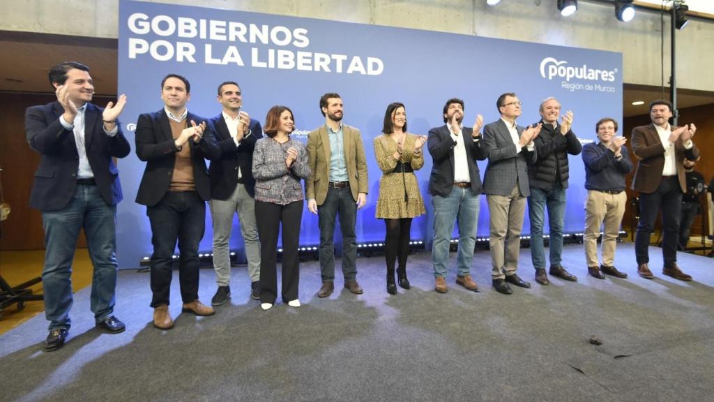 Fernando López Miras junto Pablo Casado, y Teodoro García, en el inicio del acto 'Gobiernos por la libertad'.