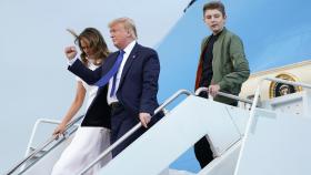 Donald Trump, Melania y Barron llegan a Palm Beach, en Florida.