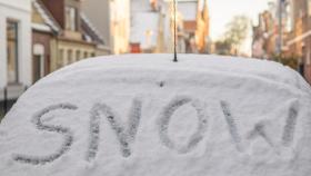 Errores y aciertos a la hora de quitar el hielo de tu parabrisas