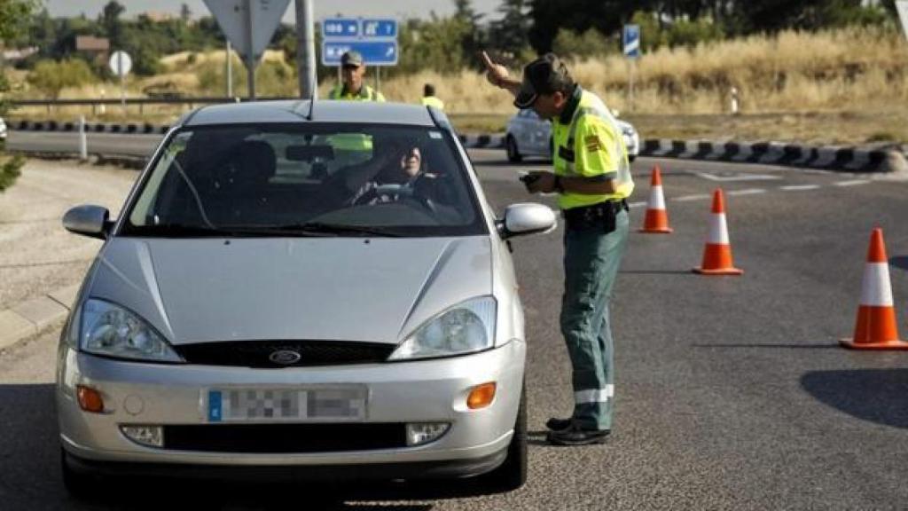 Guardia Civil en control de tráfico.