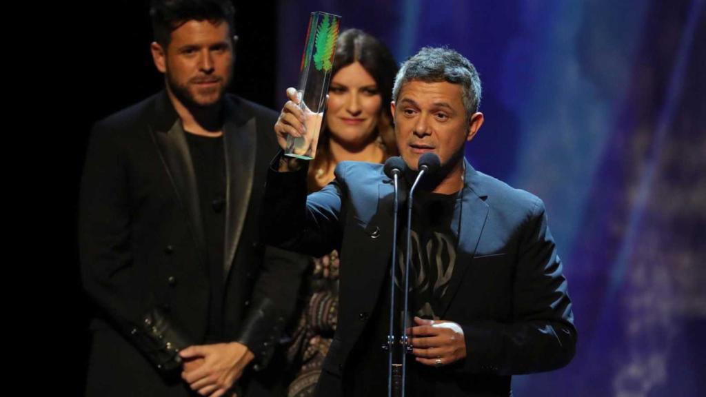 Alejandro Sanz en los Premios ODEÓN (RTVE)