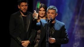 Alejandro Sanz en los Premios ODEÓN (RTVE)