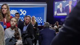 Greta Thunberg abandona la sala tras escuchar a Donald Trump.